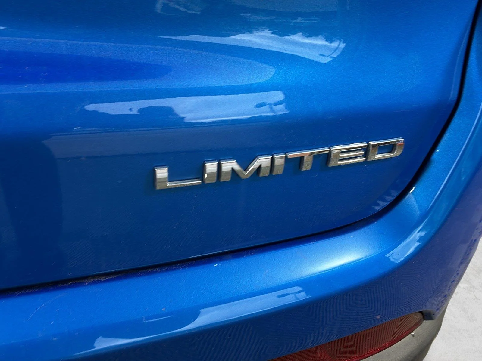 Used 2024 Hydro Blue Pearlcoat Jeep Limited image 9