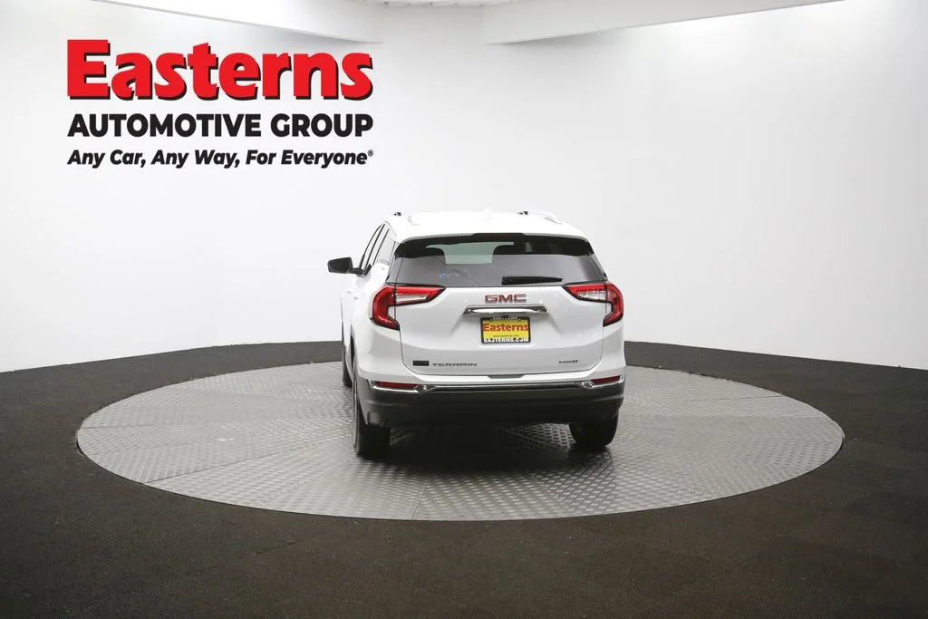 Used 2024 White GMC SLT image 36