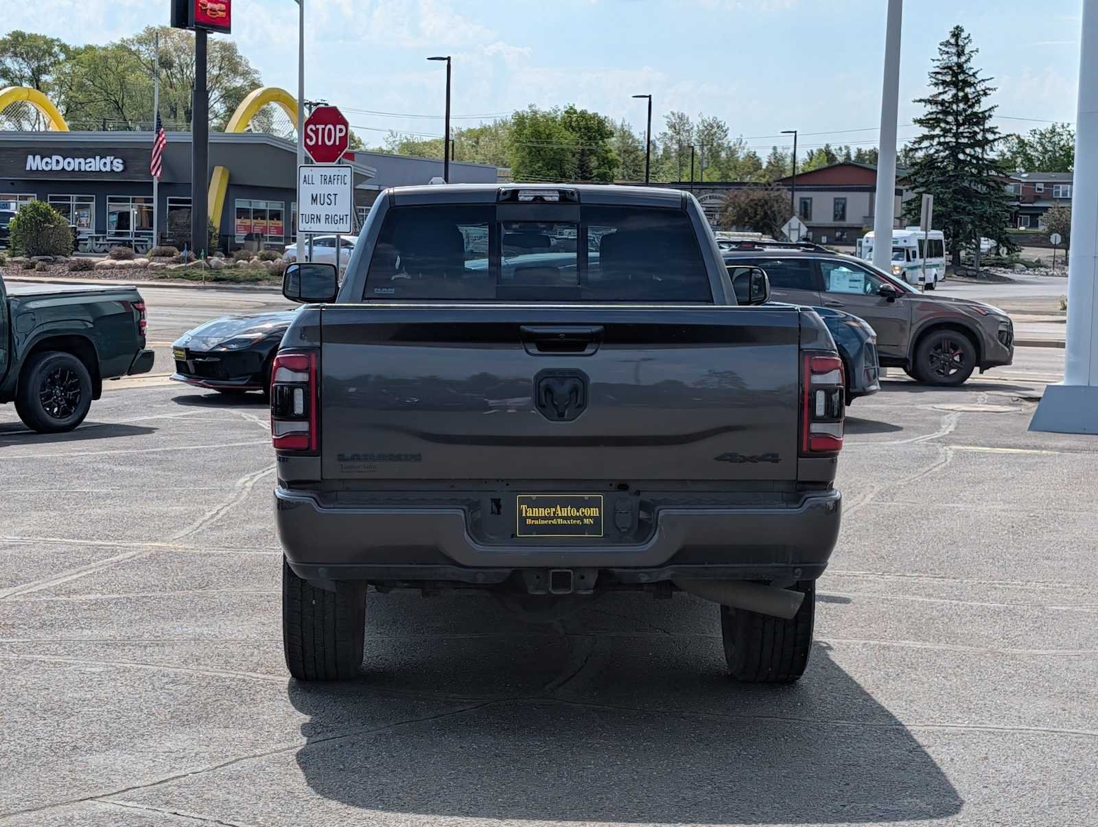 Used 2022 Granite Crystal Metallic Clearcoat Ram Laramie image 6