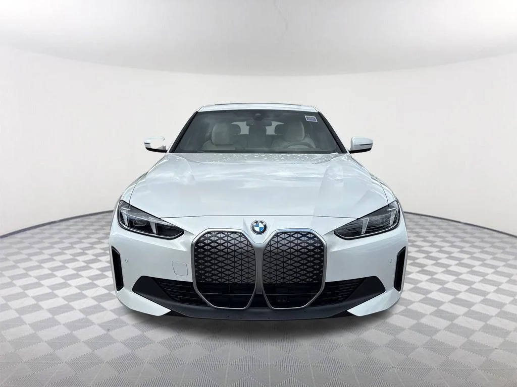 New 2026 White BMW eDrive40 image 3