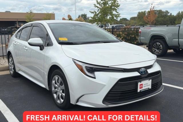 Certified Used 2025 WIND CHILL PEARL Toyota  image 1
