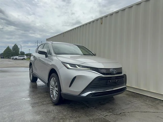 2021 Toyota Venza XLE Hybrid AWD's photo