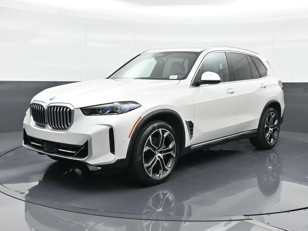 Used 2024 White BMW sDrive40i image 1