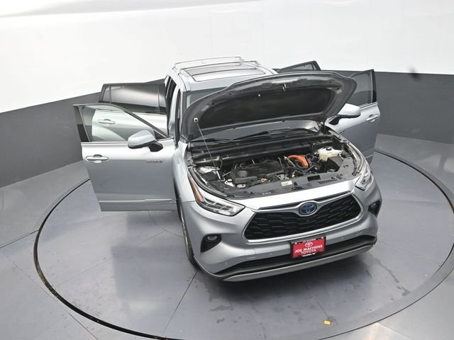 Used 2021 Silver Toyota Platinum image 40