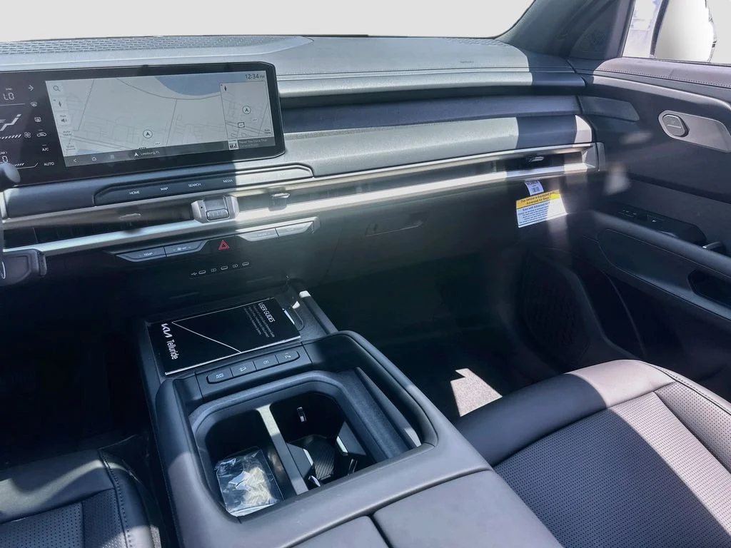 New 2027 Glacial White Pearl Kia S image 24