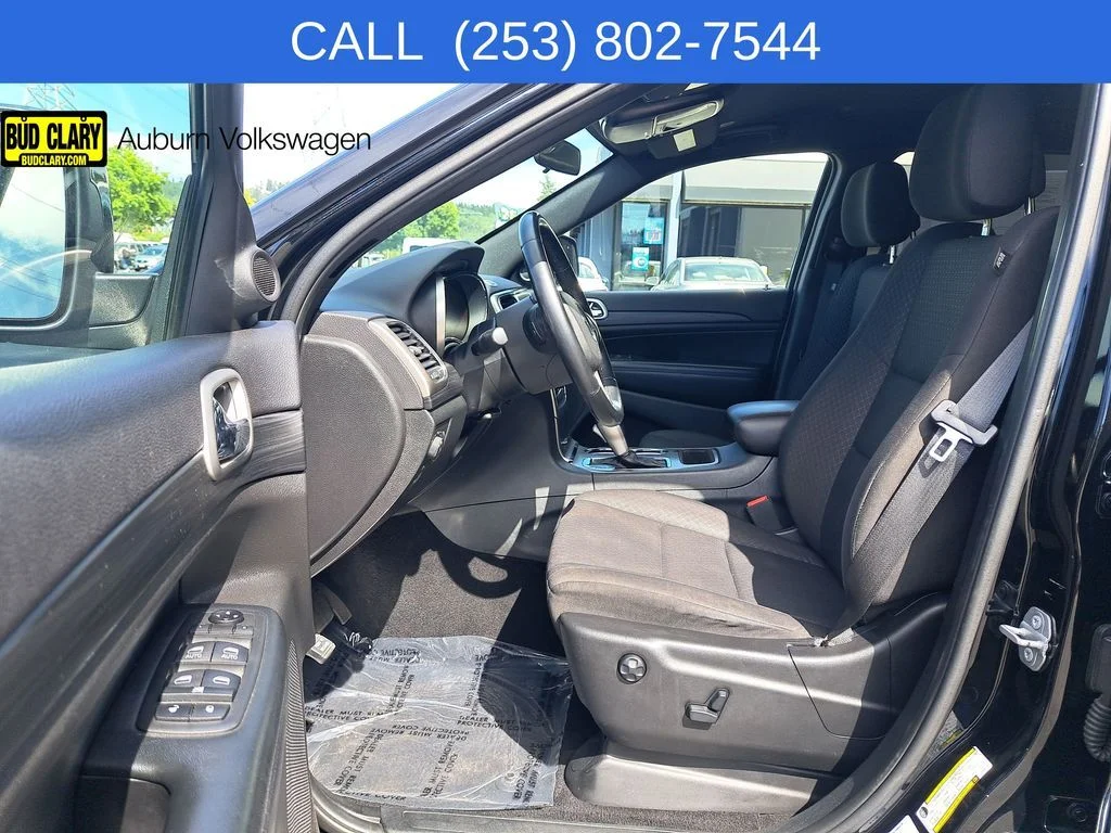 Used 2020 Black Jeep Laredo E image 10