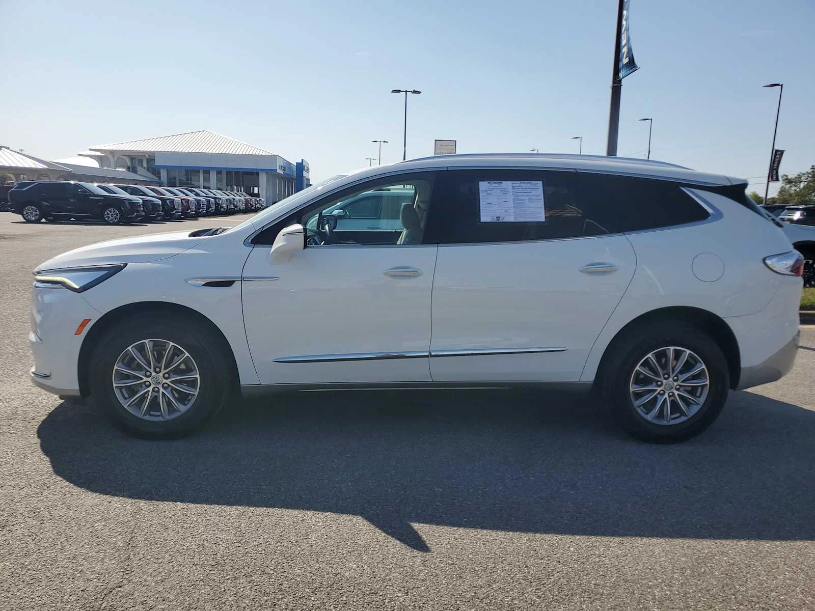 Used 2023 Summit White Buick Essence image 2