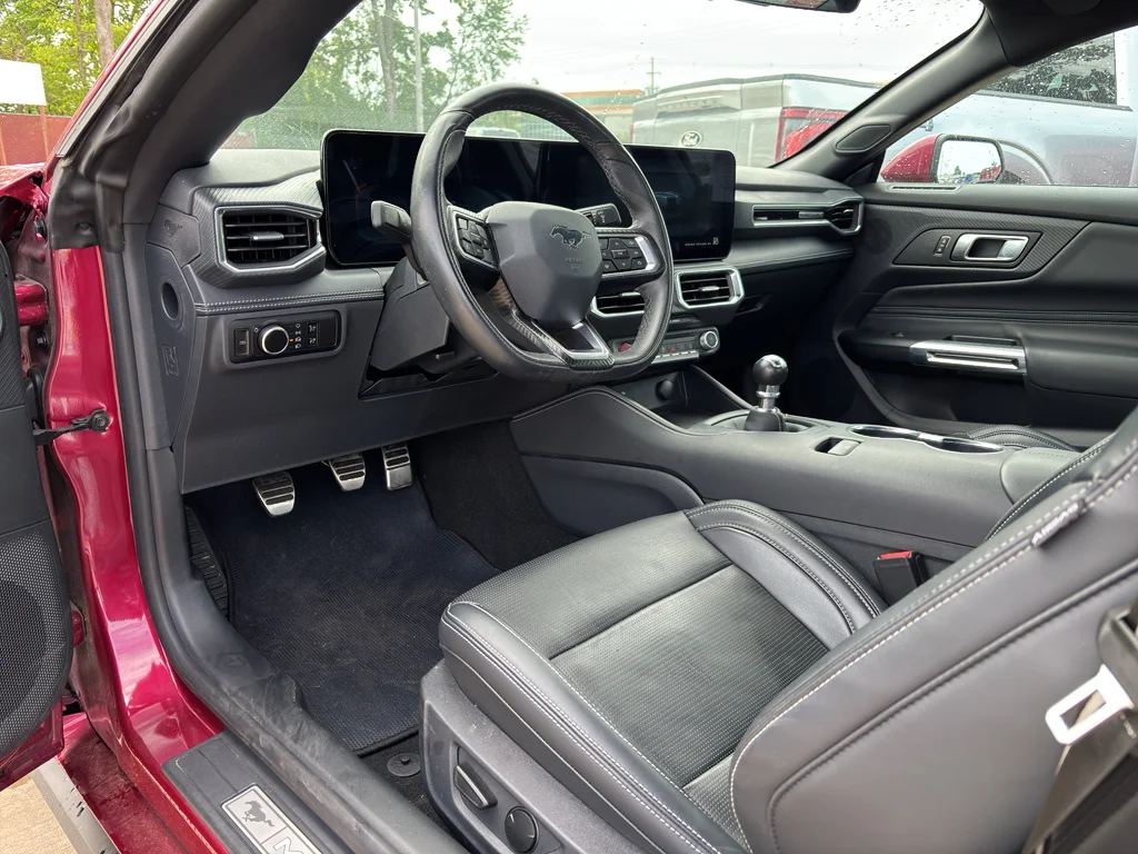 Used 2025 Molten Ford GT Premium image 10