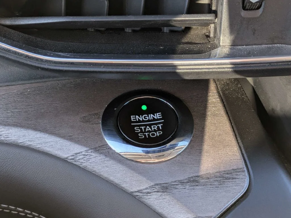 Used 2020 Silver Metallic Ford Platinum image 27