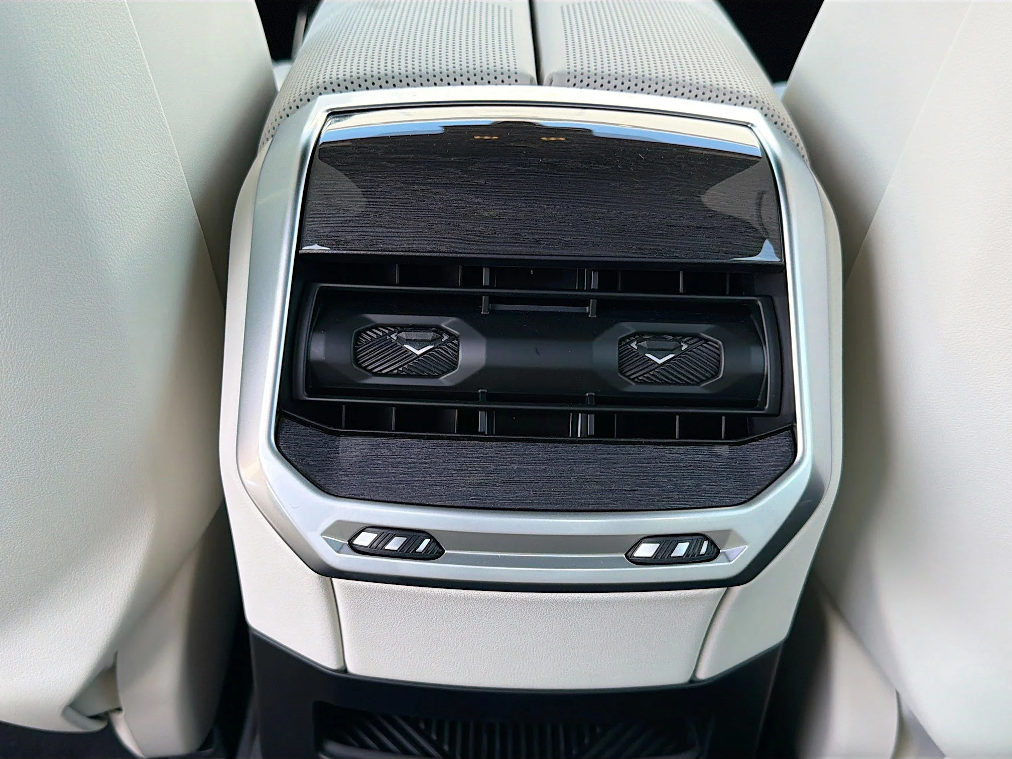 New 2026 Carbon Black Metallic BMW 740i image 19