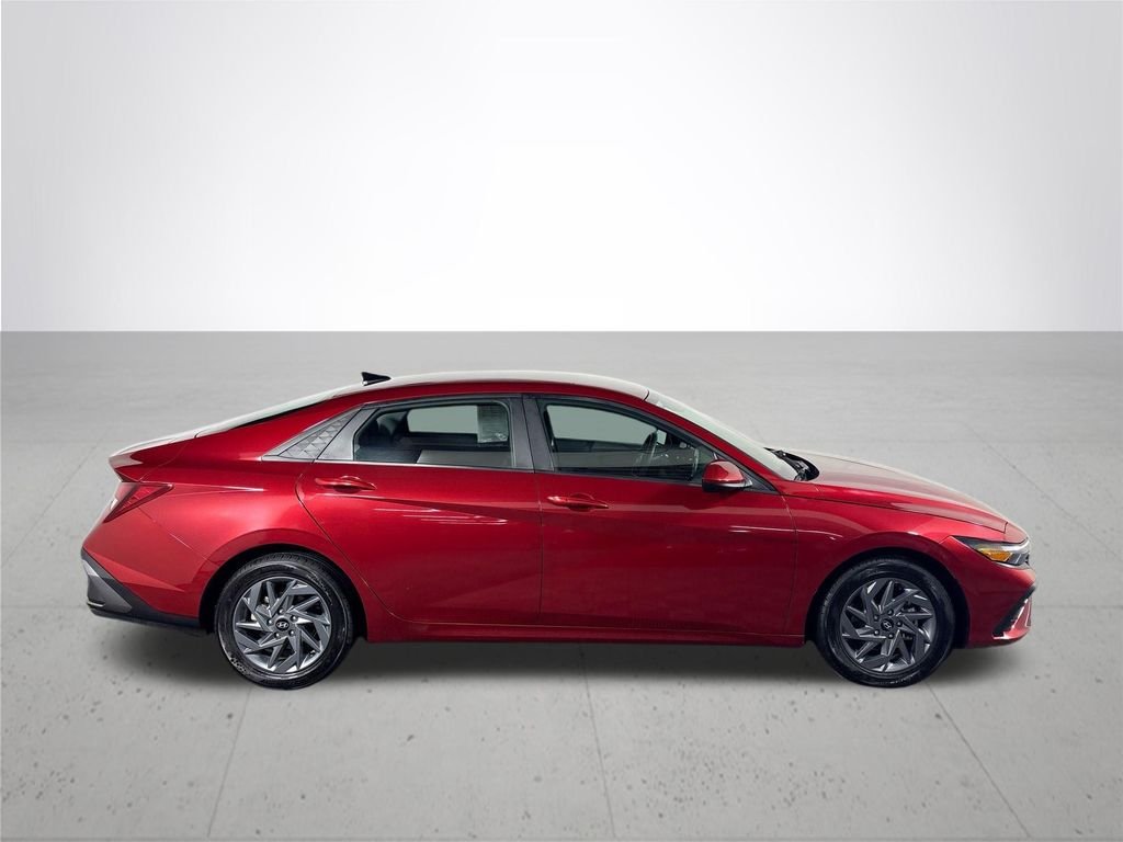 Used 2024 Red Hyundai SEL image 5