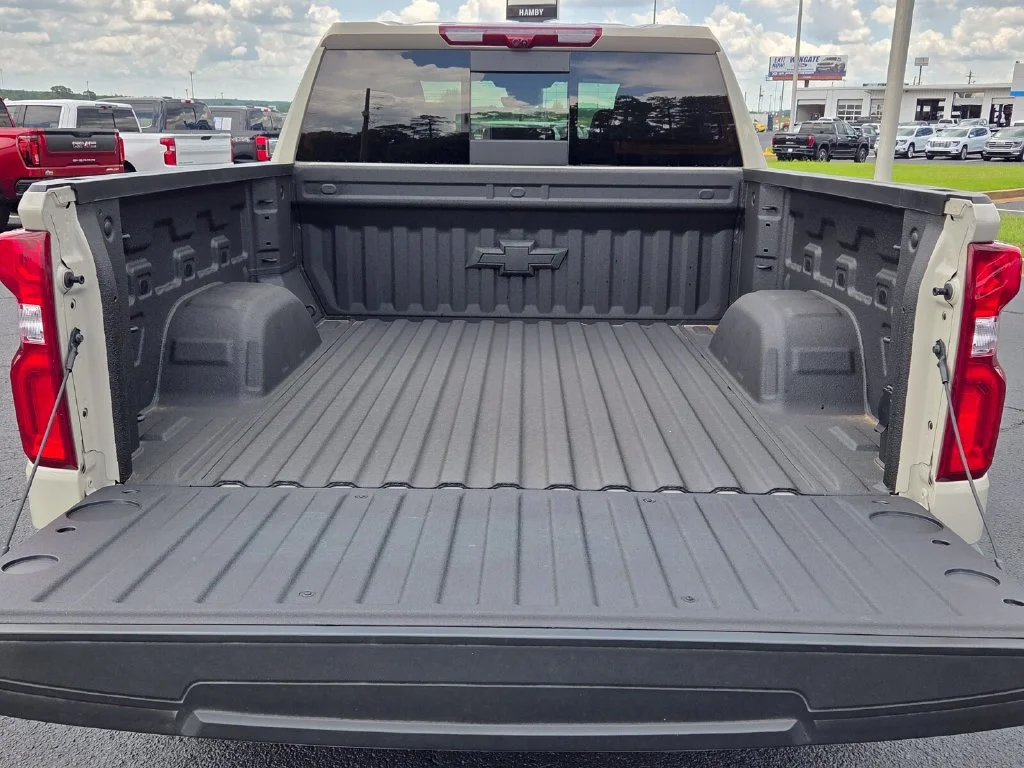 Used 2026 White Sands Chevrolet High Country image 13