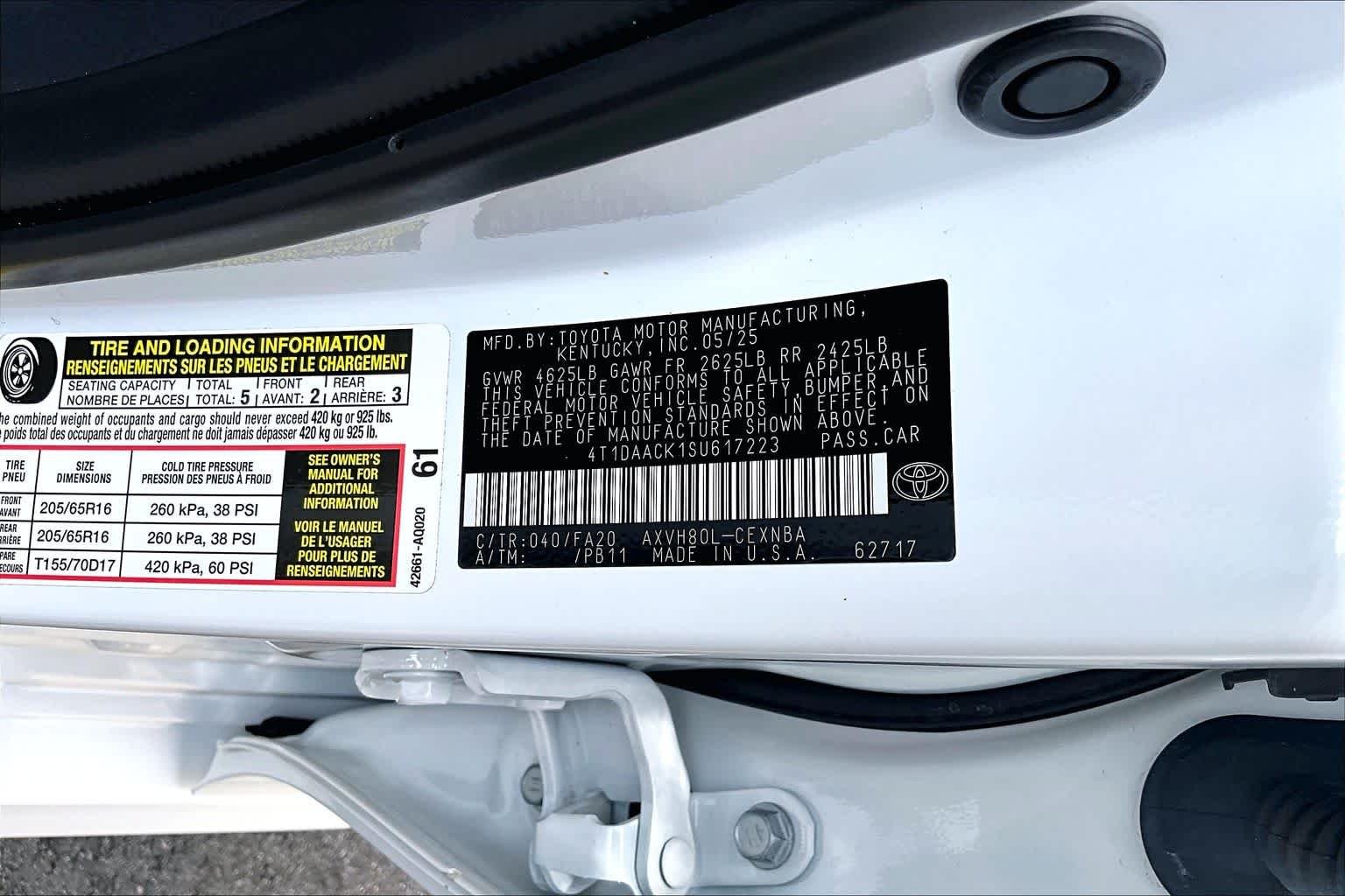Used 2025 Ice Cap Toyota LE image 34