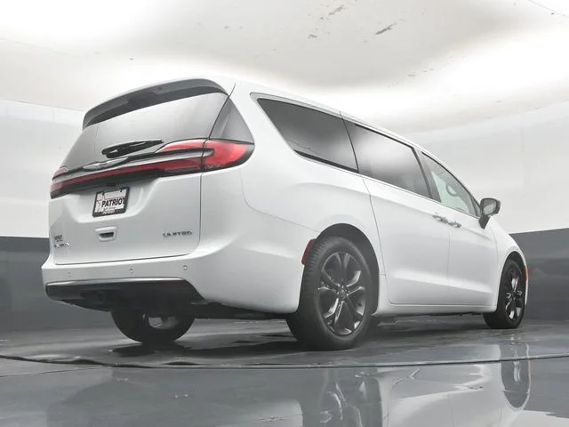New 2026 Bright White Clear-Coat Exterior Paint Chrysler Limited image 46