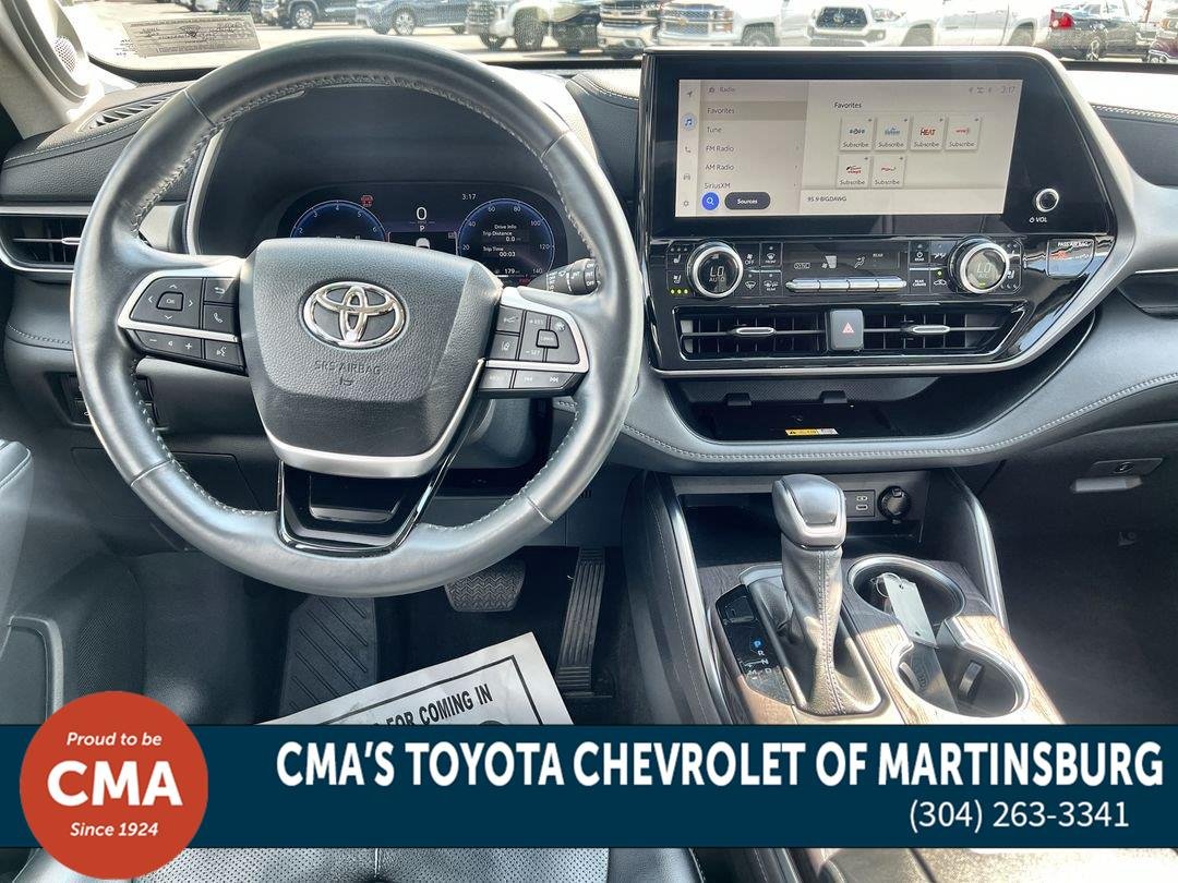 Used 2023 Wind Chill Pearl Toyota Limited image 10