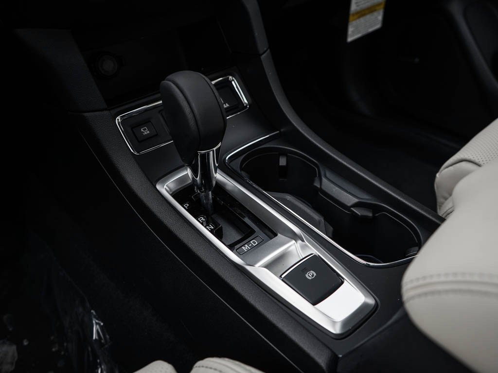 New 2026 CRYSTAL WHITE PEARL Subaru Limited 7-Passenger image 28