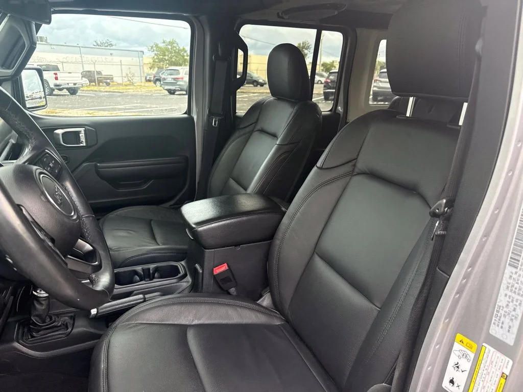 Used 2018  Jeep Sport S image 7