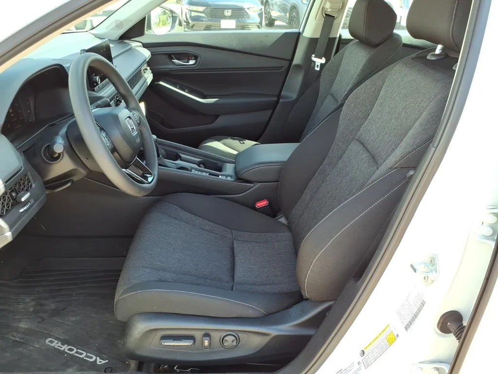 2025 Honda Accord SE - Photo 14