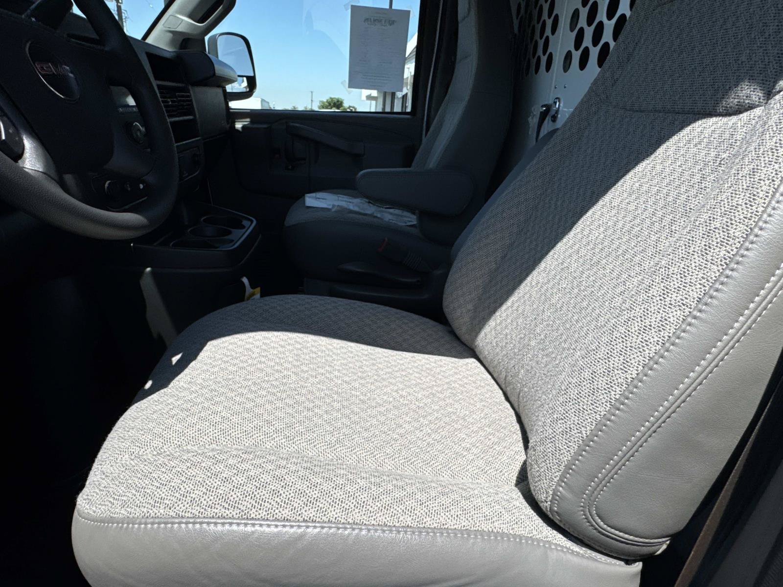 2025 GMC Savana Cargo Work Van - Photo 17