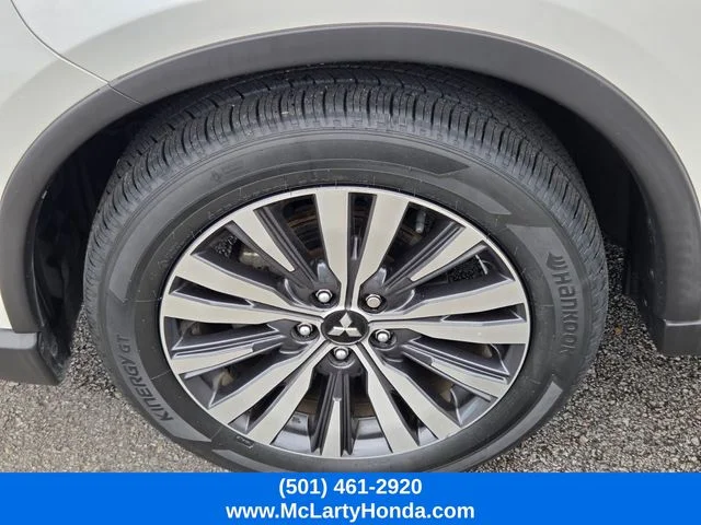 Used 2020 White Mitsubishi SE image 19