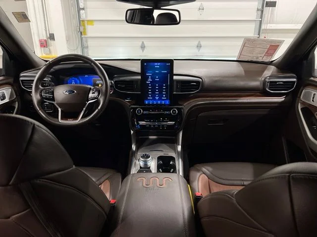 Used 2022 Red Ford King Ranch image 12