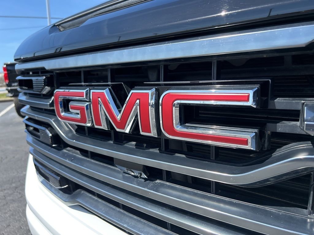 Used 2025 Summit White GMC AT4 image 23