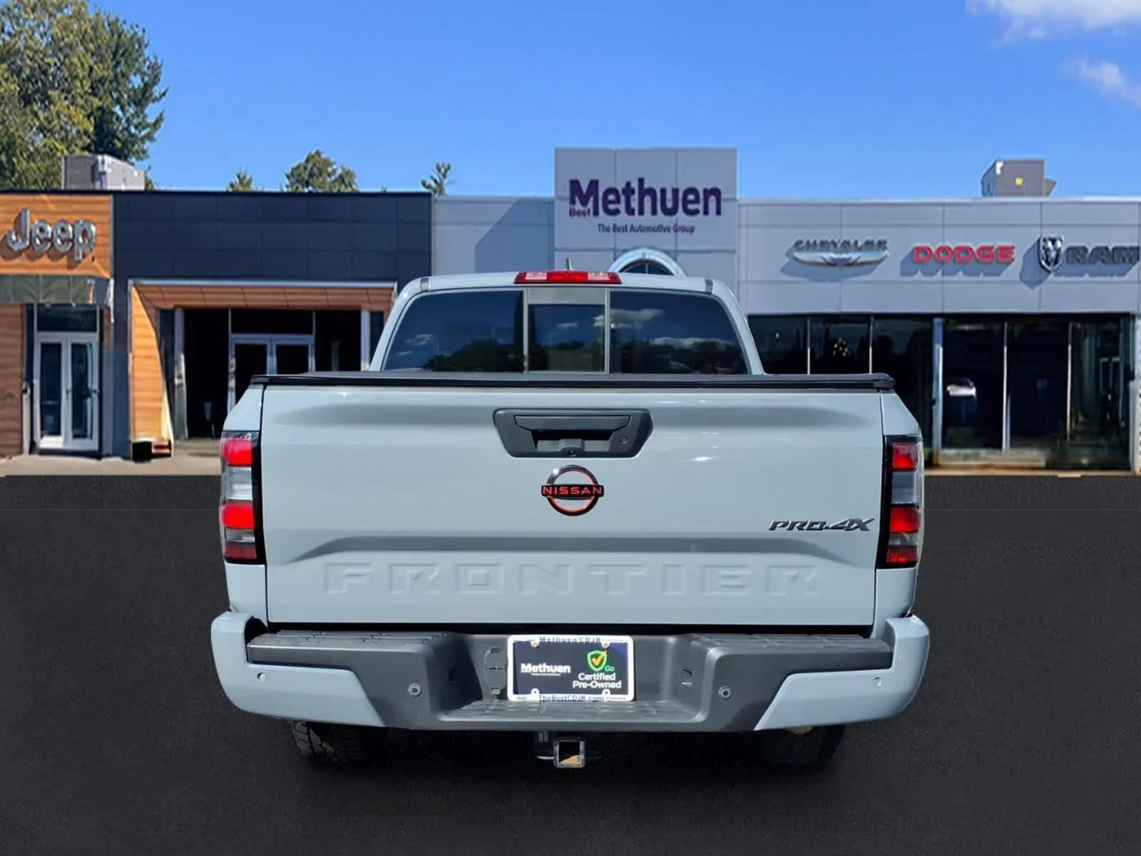 Used 2022 Boulder Grey Pearl Nissan PRO-4X image 5