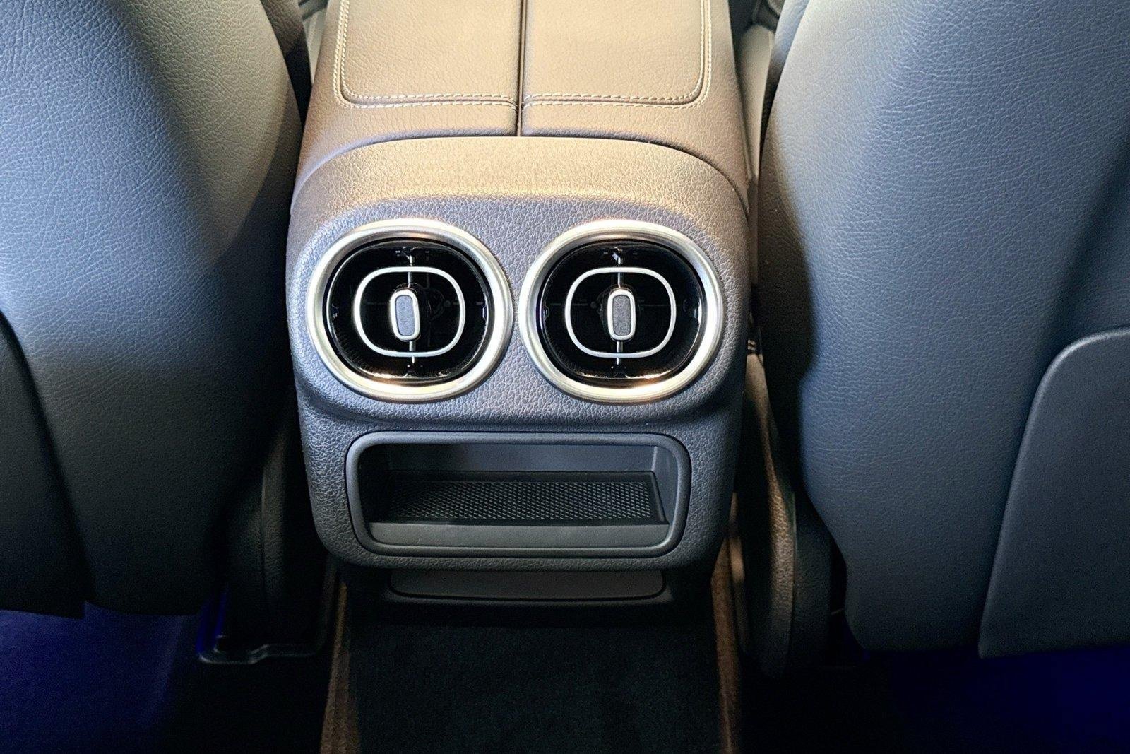 New 2026 Polar White Mercedes-Benz GLC 300 image 23