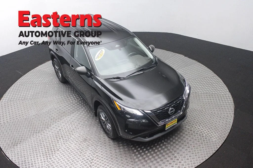 Used 2023 Black Nissan S image 3