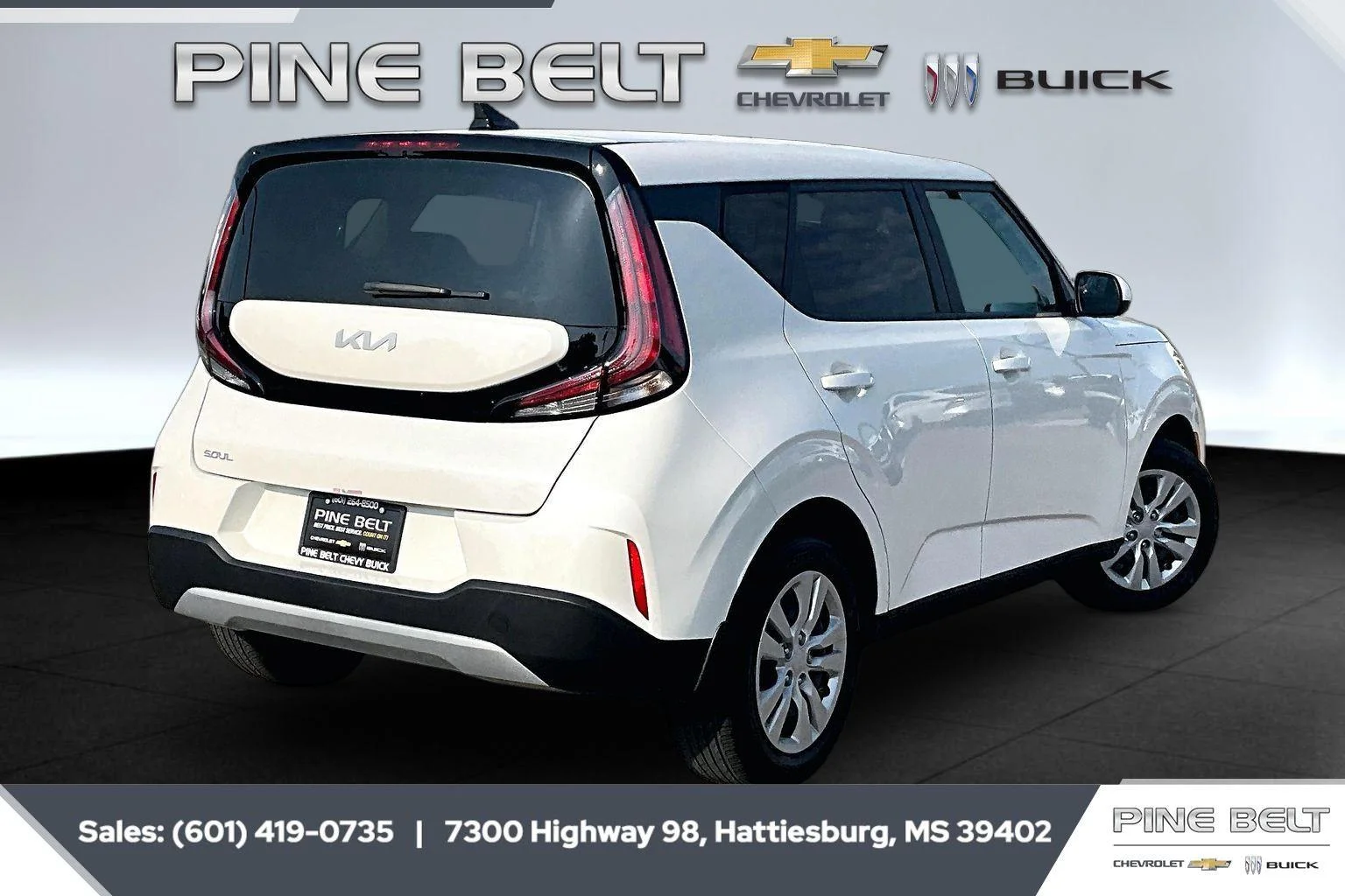 Used 2024 Snow White Pearl Kia LX image 11
