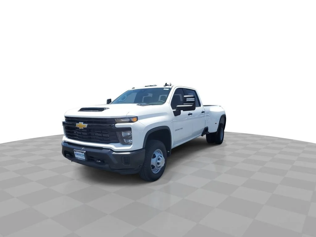 New 2026 Summit White Chevrolet WT image 4
