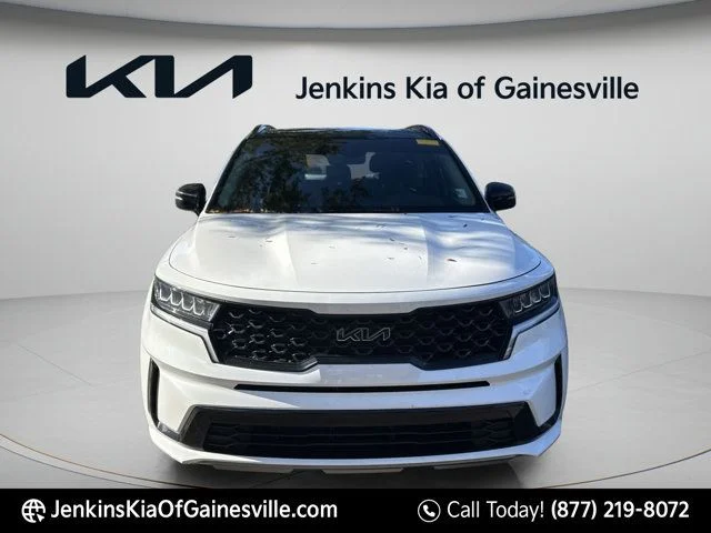 Used 2023 White Kia S image 2