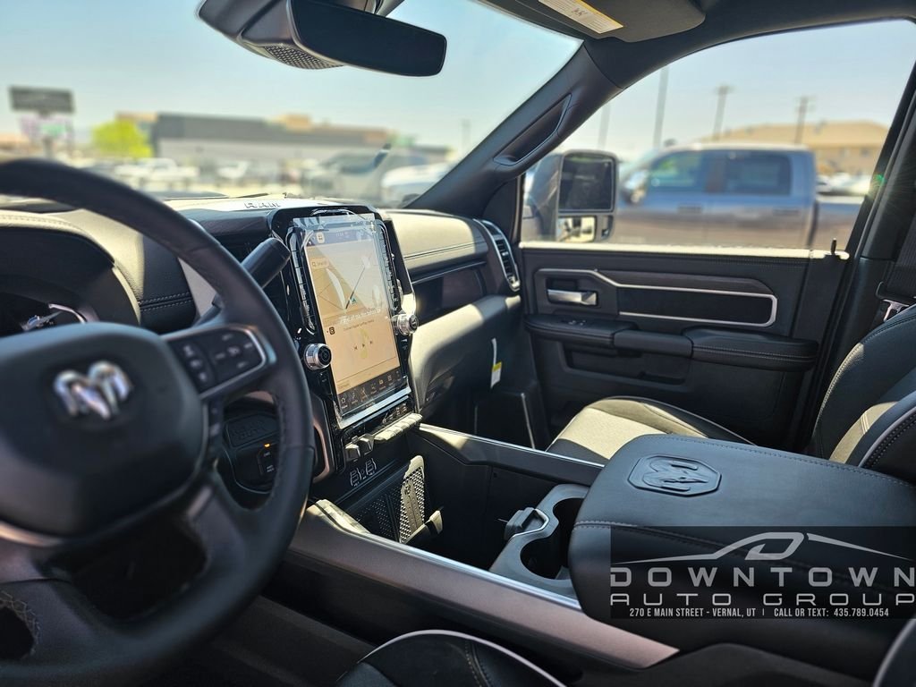 New 2026 Diamond Black Crystal Pearl-Coat Exterior Paint RAM Laramie image 22