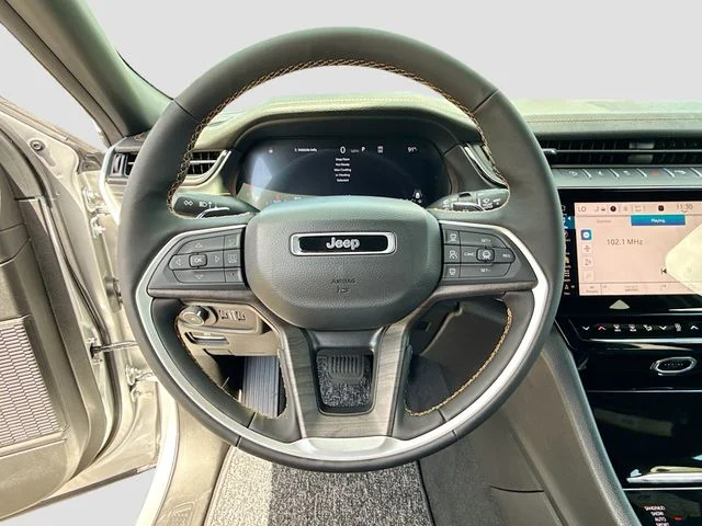 New 2026 Silver Zynith Exterior Paint Jeep  image 7