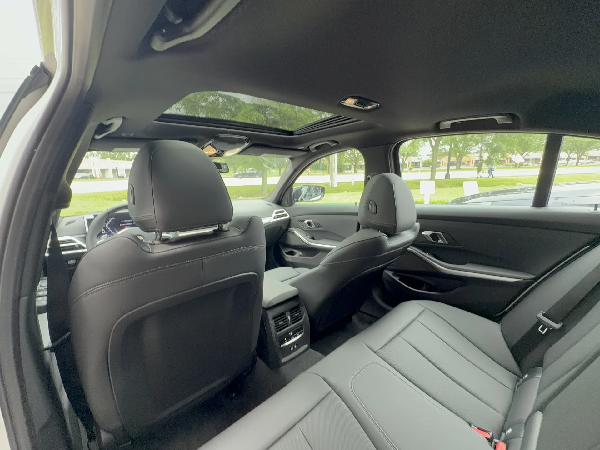 New 2026 Mineral White Metallic BMW xDrive image 27