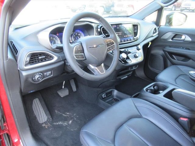 2026 Chrysler Pacifica Select - Photo 16