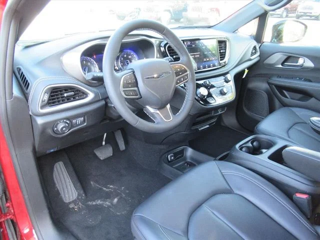 2026 Chrysler Pacifica Select - Photo 16