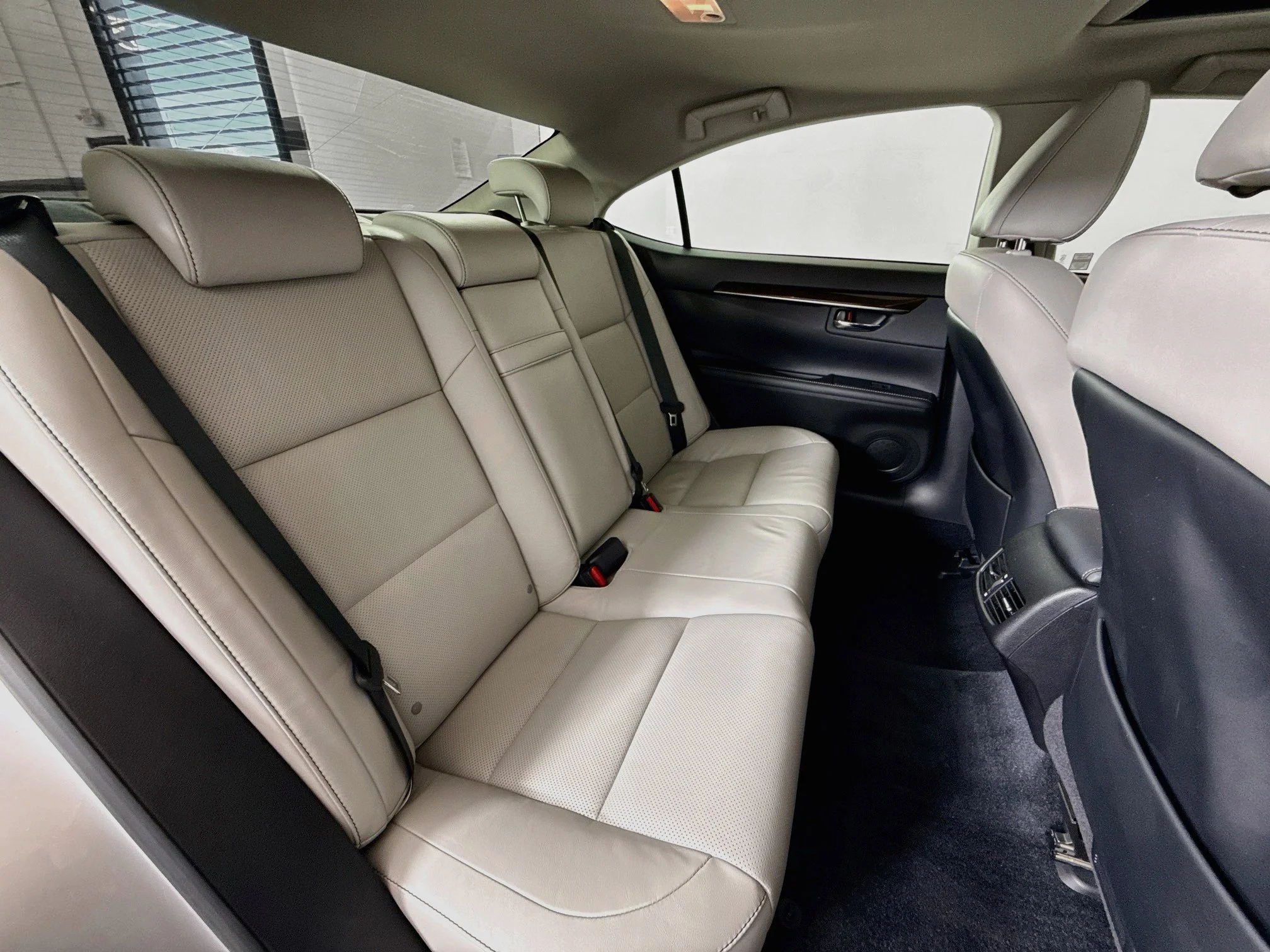 Used 2015 Silver Lining Metallic Lexus 350 image 26
