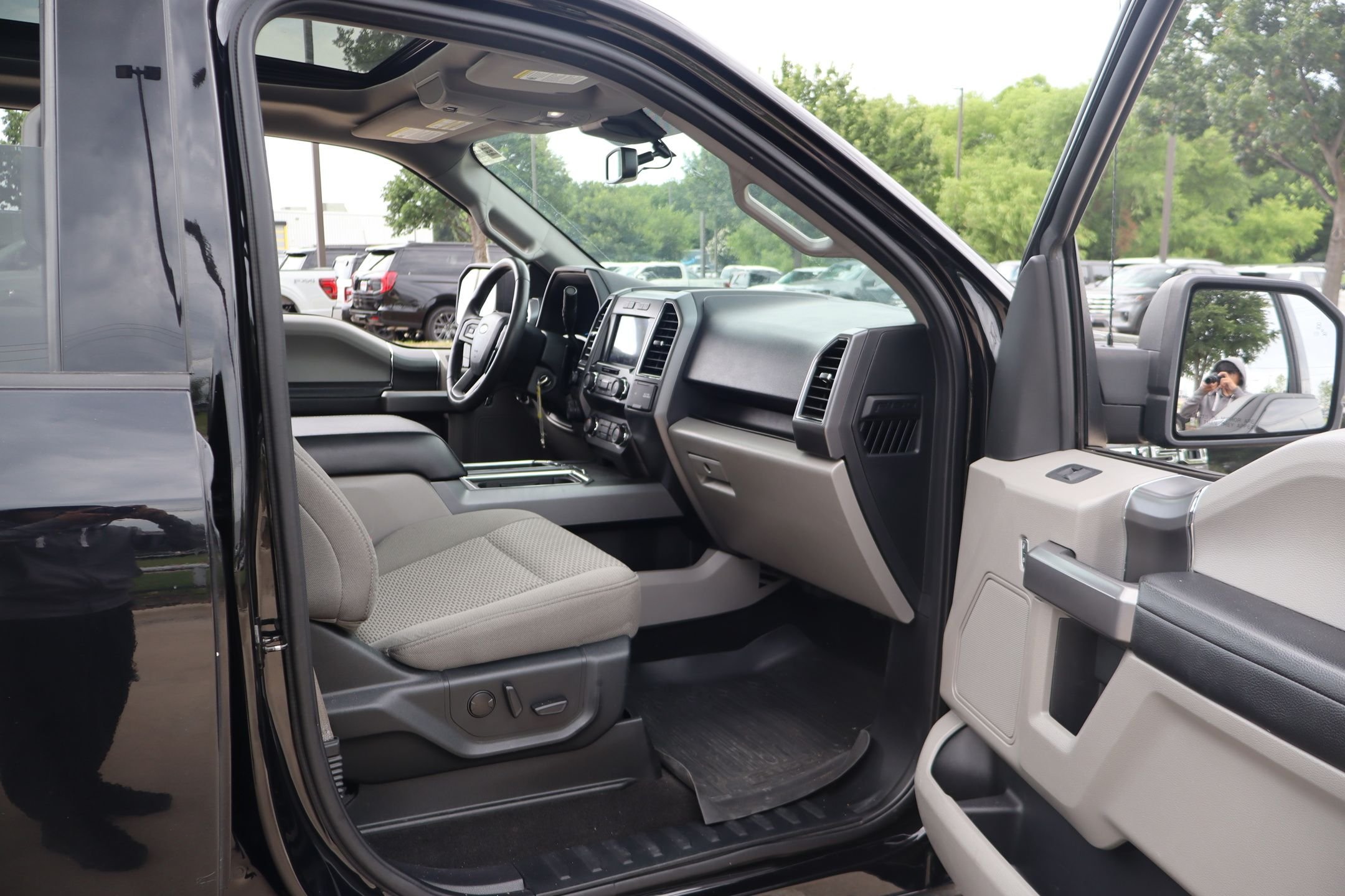Used 2020 Black Metallic Ford XLT image 29
