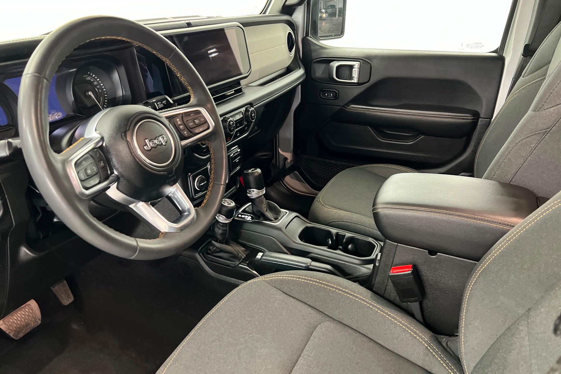 Used 2024 Silver Zynith Clearcoat Jeep Sahara image 16