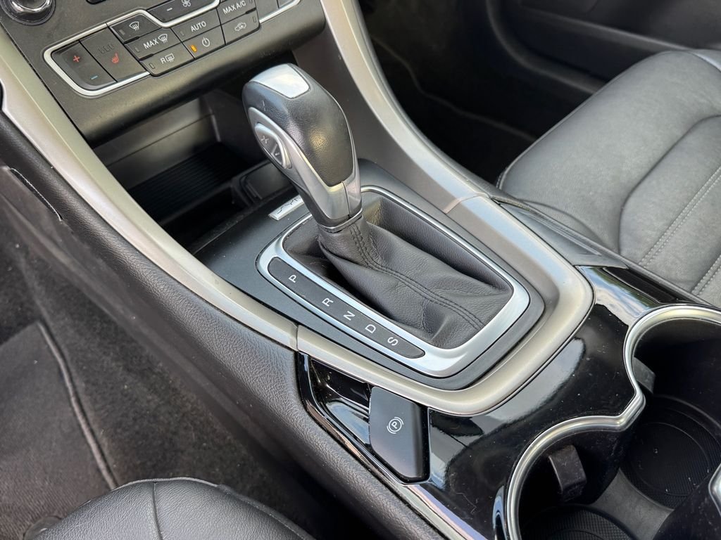 Used 2016 Black Ford SE image 21