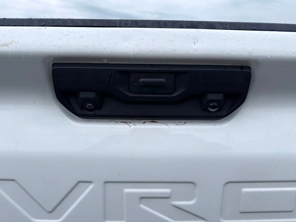 Used 2025 Summit White Chevrolet LT image 17