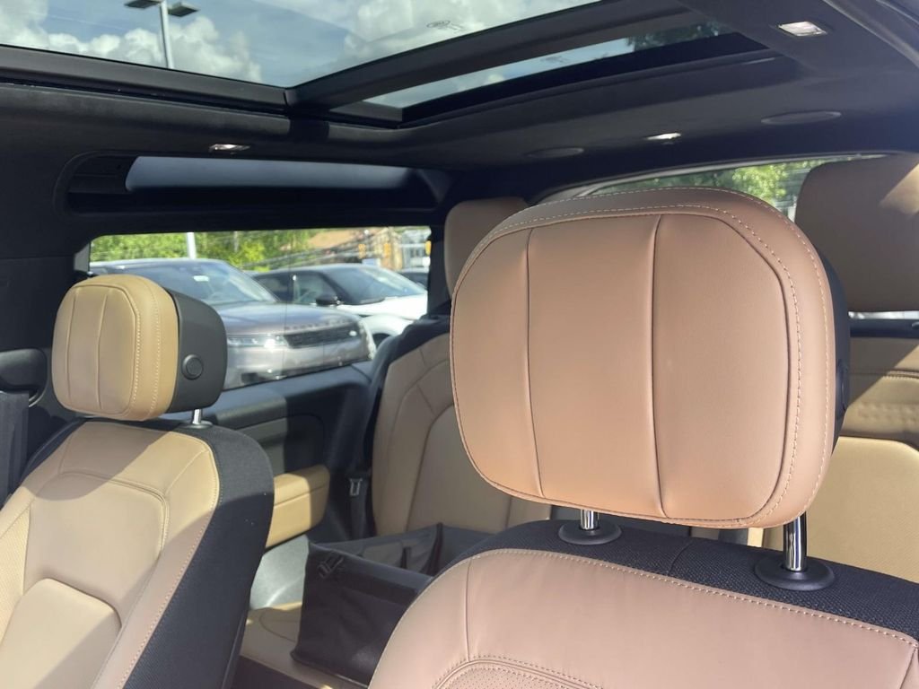 New 2026 Fuji White Land Rover V8 image 16