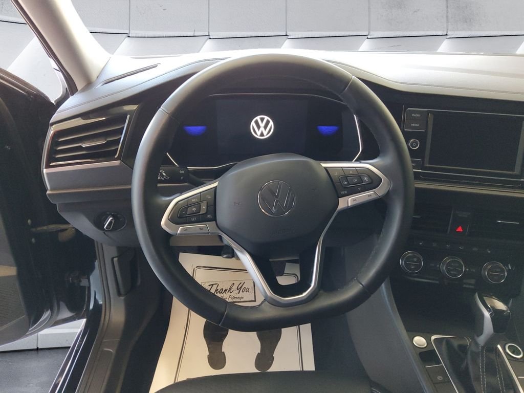 Used 2024  Volkswagen 1.5T SE image 9