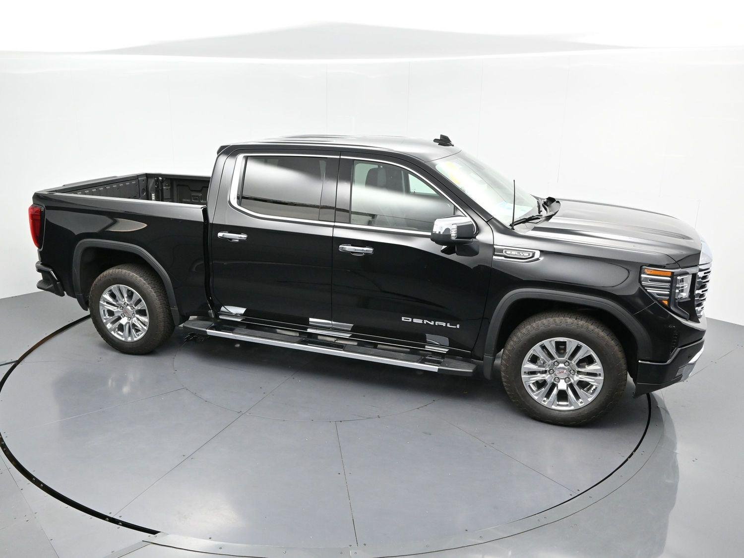 Used 2025 Onyx Black GMC Denali image 43