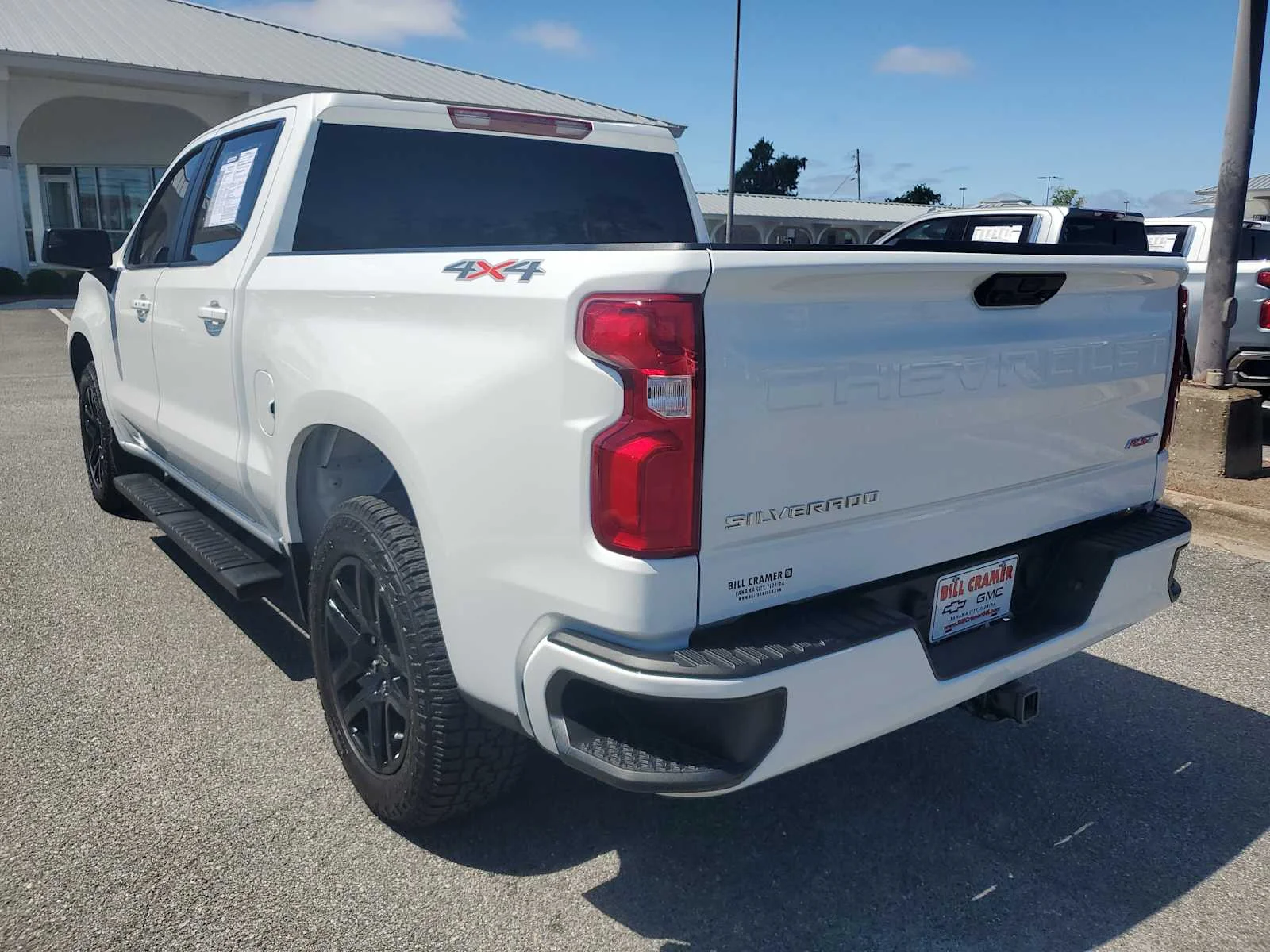 Used 2025 Summit White Chevrolet RST image 3