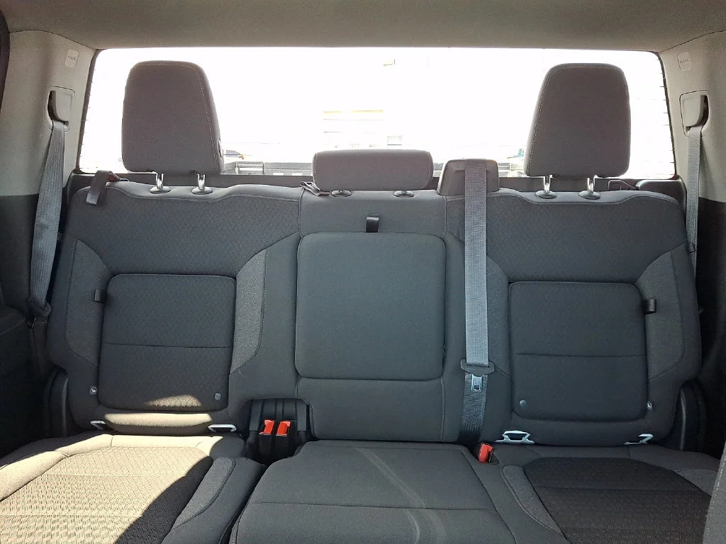 Used 2021 SUMMIT WHITE GMC Elevation image 16