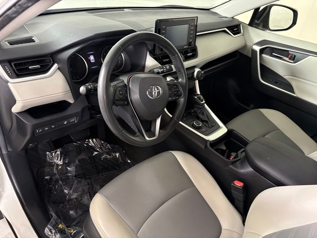 Used 2021 White Toyota XLE Premium image 17