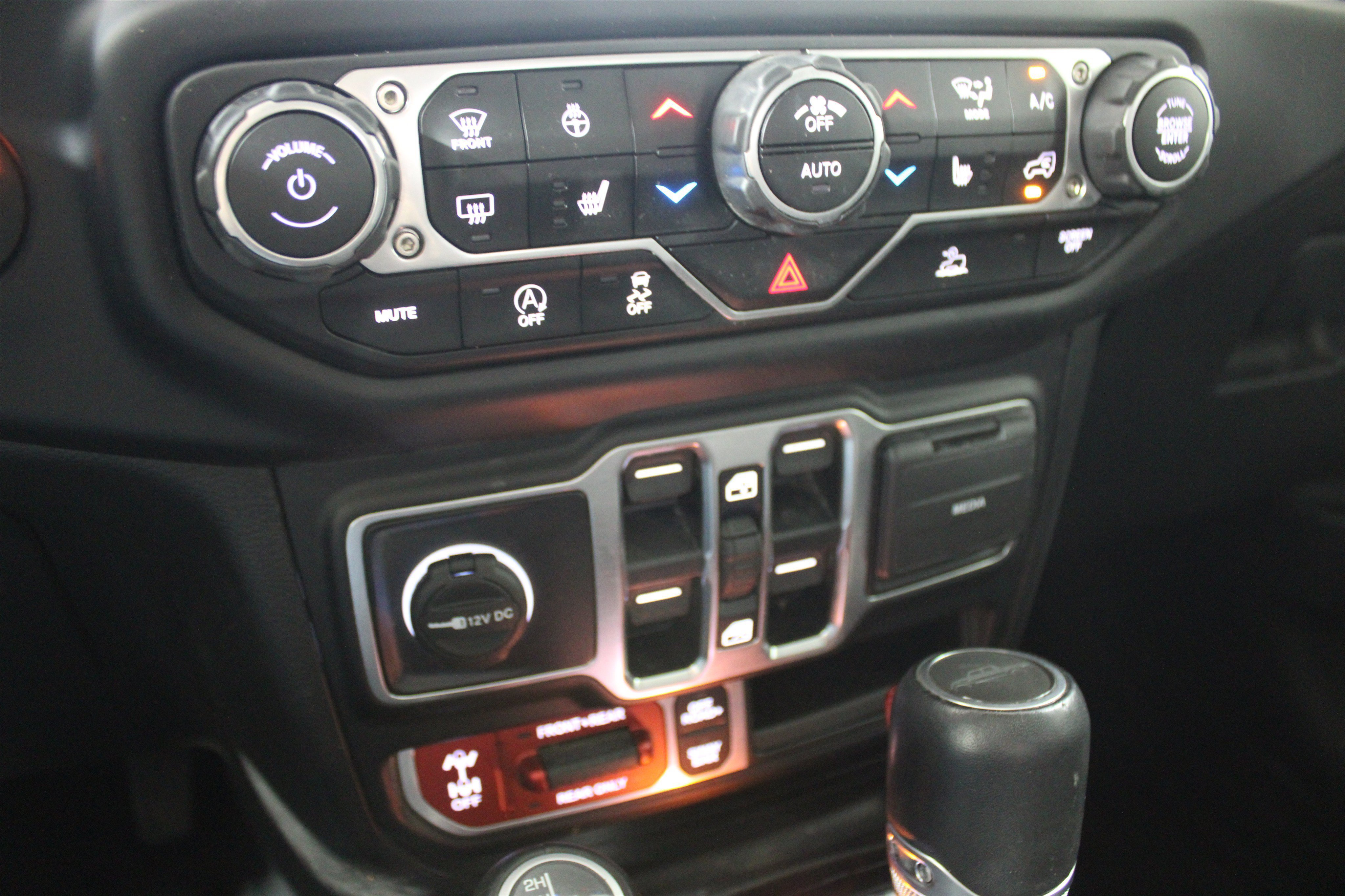Used 2022 Limited Edition Gobi Clearcoat Jeep Rubicon image 16