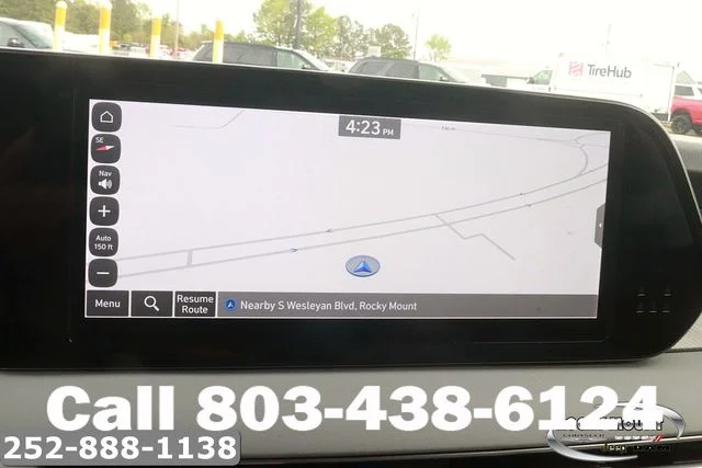 Used 2025 Black Hyundai SEL image 28